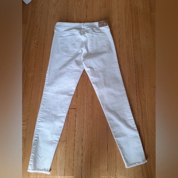 Hollister Distressed Crop Jeans in White - Picture 2 of 9